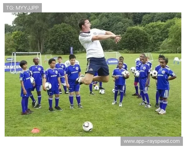 社区行动:英超联盟启动新一轮“足球伙伴”计划,深入基层青训